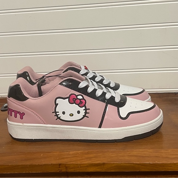 Hello Kitty Shoes - NWT Hello Kitty Pink/Black/White Graphic Ladies Sneakers Size 10